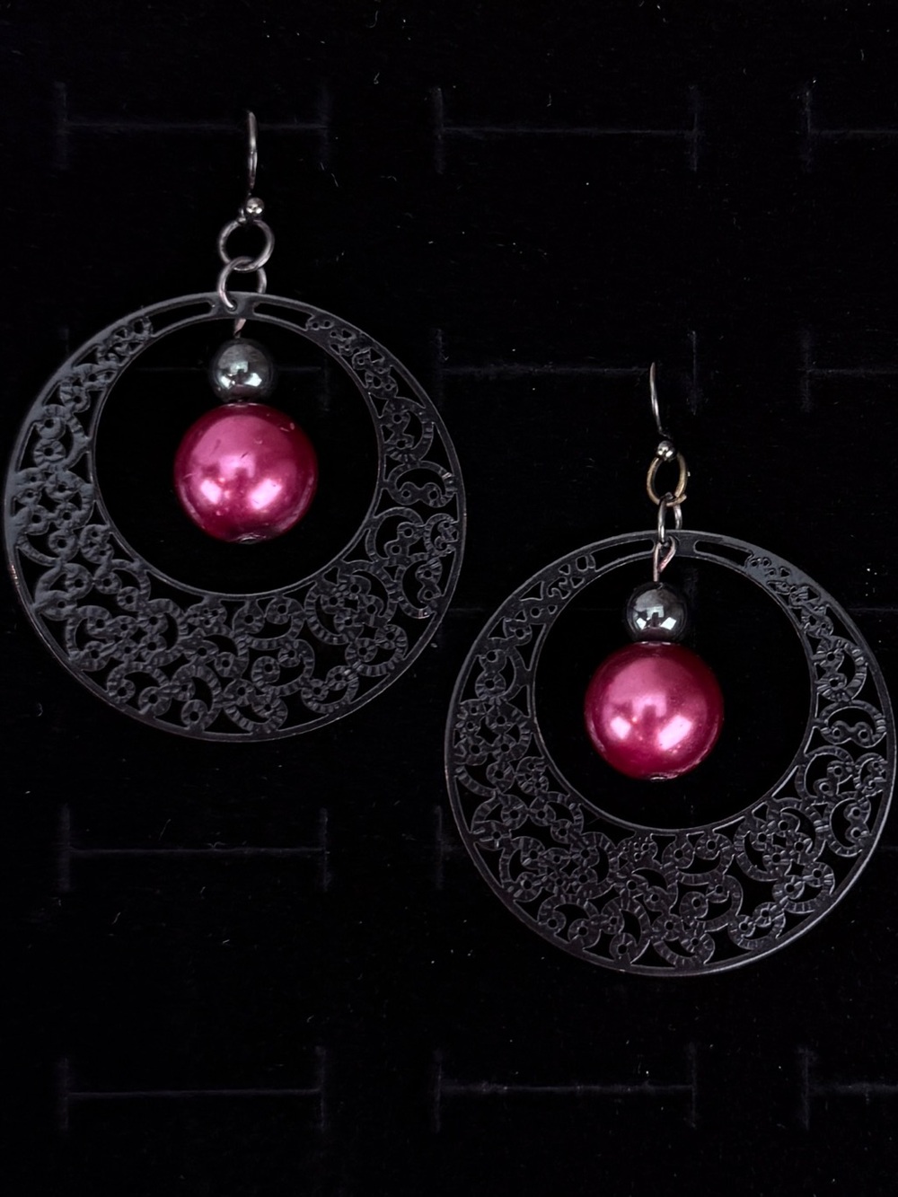 Beautiful, lightweight, black gunmetal filigree, fuchsia accent pierced earrings
